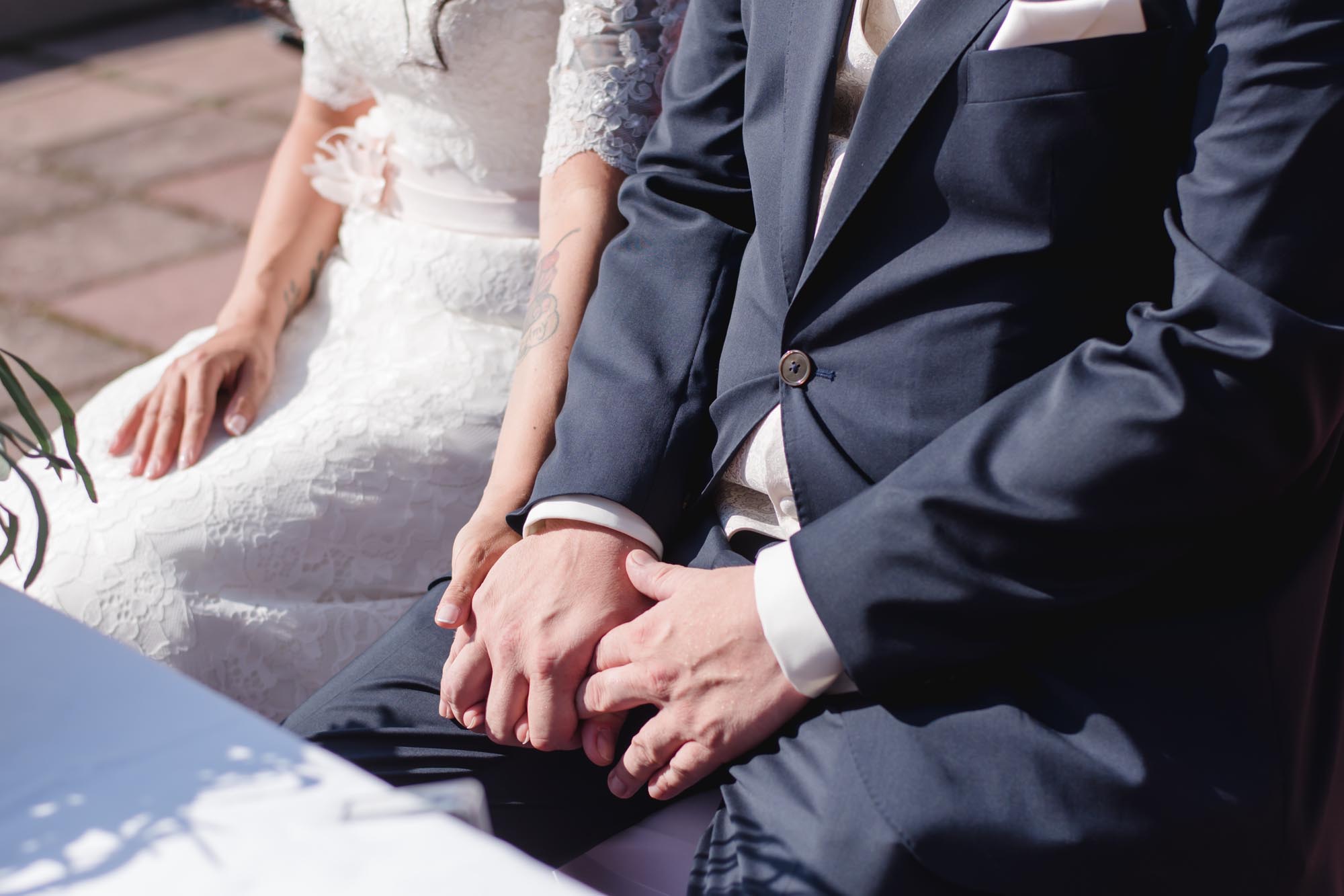 Hochzeitsfotos_Hochzeitsreportage in Wien_CloseUp Hände während der Trauung