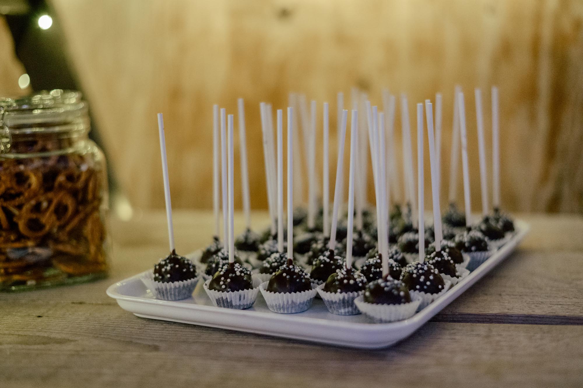 Aufnahme der selbstgemachten Cakepops für die CandyBar bei der Hochzeitsfeier