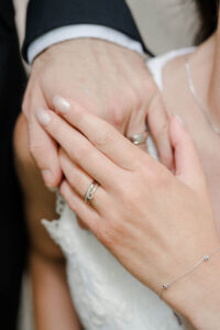 Closeup auf die Hände mit Eheringen